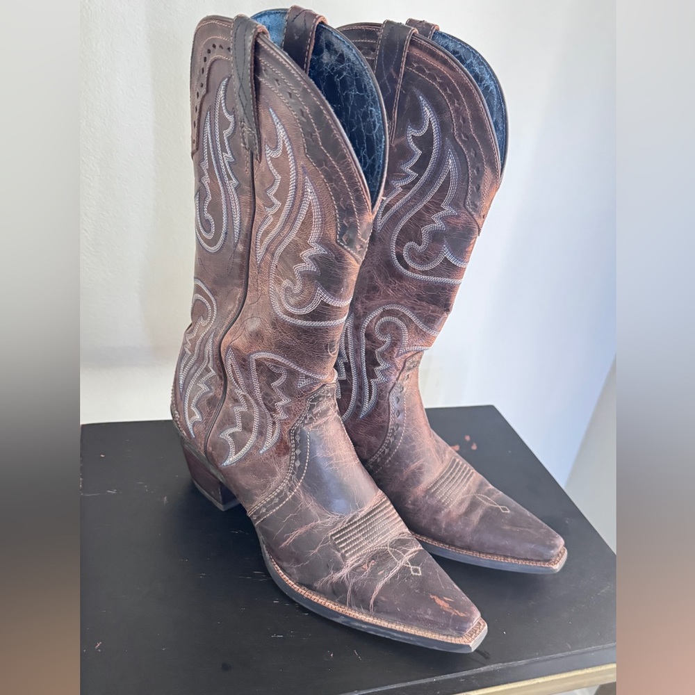 Ariat Heritage Embroidery Snip Toe Cowboy Boots size 9.5B